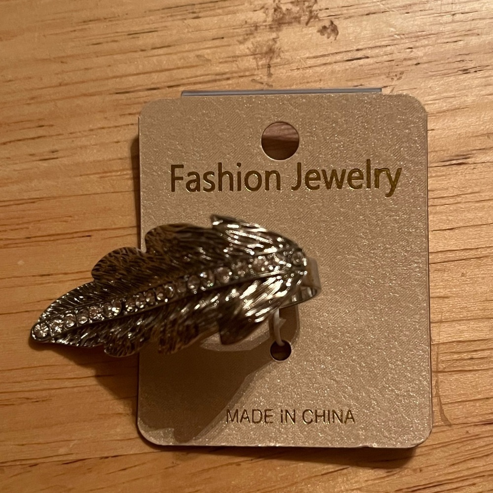 Silver Fashion Jewelry Leaf Ring
As is Final Sale, no refunds. - Picture 2 of 6
